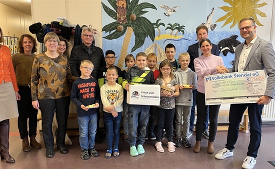 Scheckübergabe des Rotary Clubs an die Förderschule mit Ausgleichsklassen in Tangermünde.